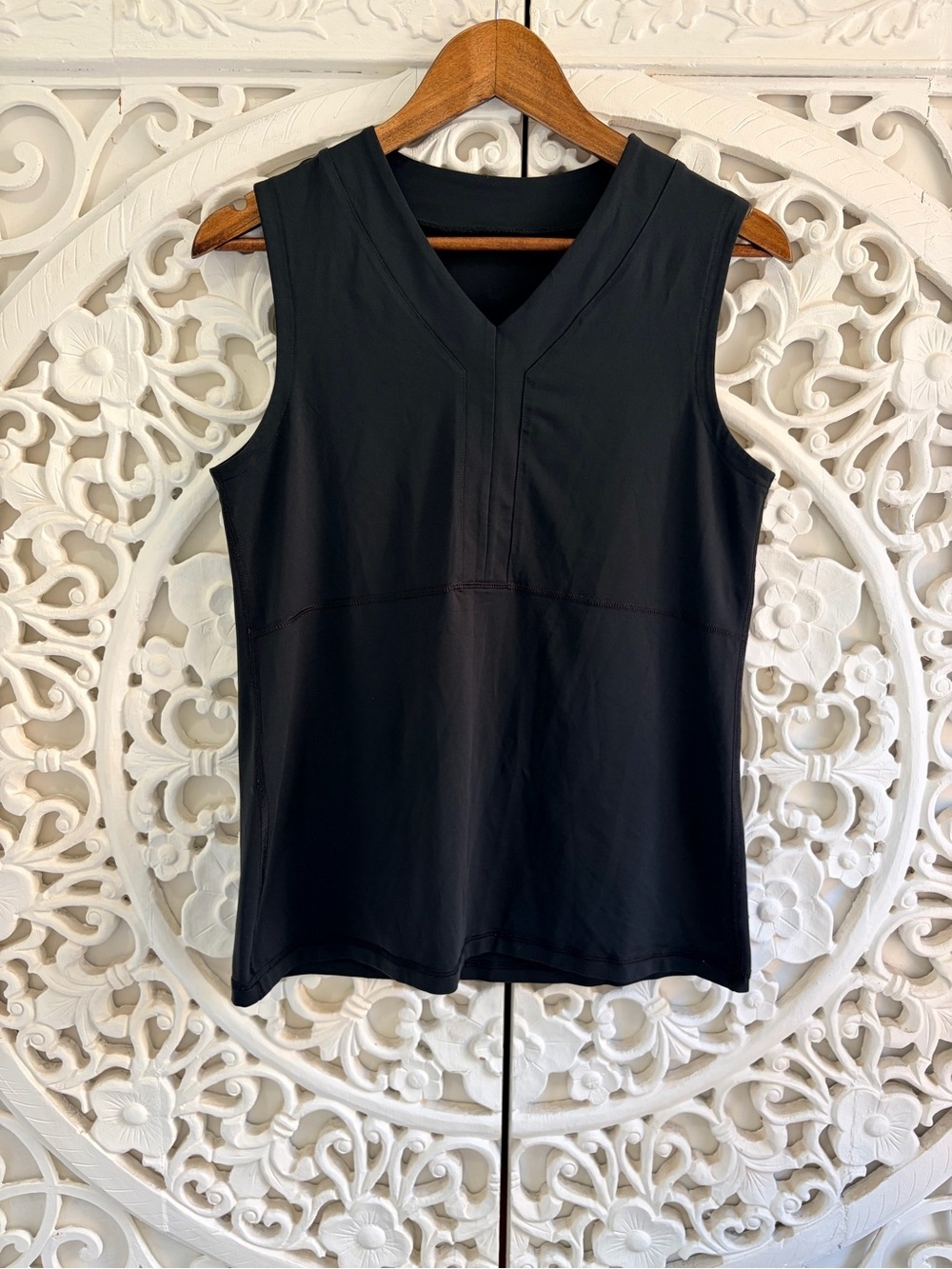 Lululemon Black V Neck Sleeveless Athletic Tank Top Small